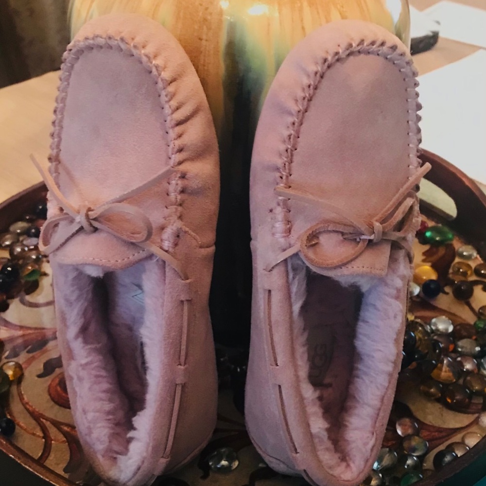 NWOT Ugg Slip on were tried on to small no box